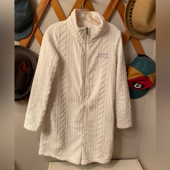 Cozy Robe Romper ✨ - Picture 1 of 6